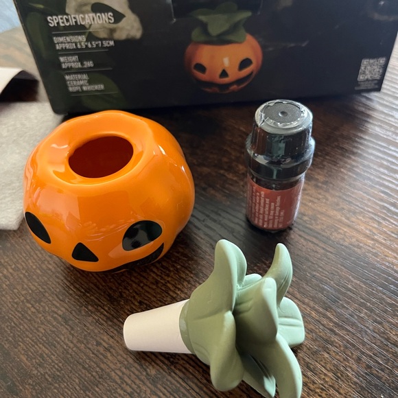 BLUZEN Halloween Pumpkin Jack-O-Lantern Ceramic Oil Diffuser - Picture 9 of 12